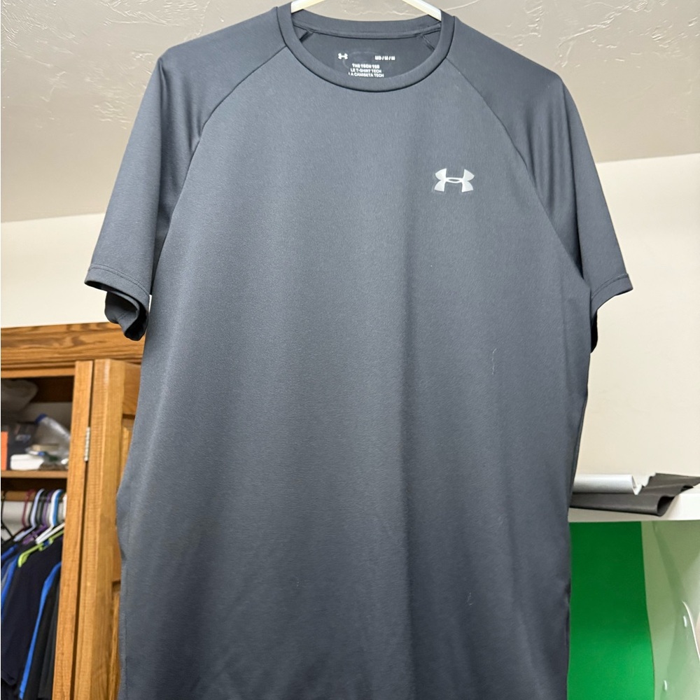 Under Armour Men's Dark Gray Short Sleeve Tee